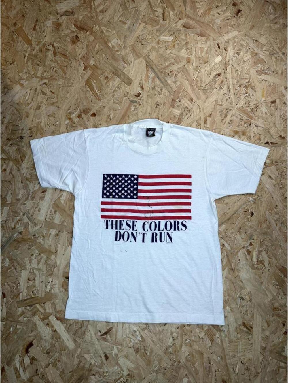 Vintage 1991 These Colors Dont Run American Flag T-Shirt Screen Stars Mens
